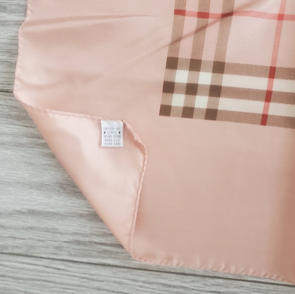 Burberry Scarf/Hankies - Picture 5 of 17